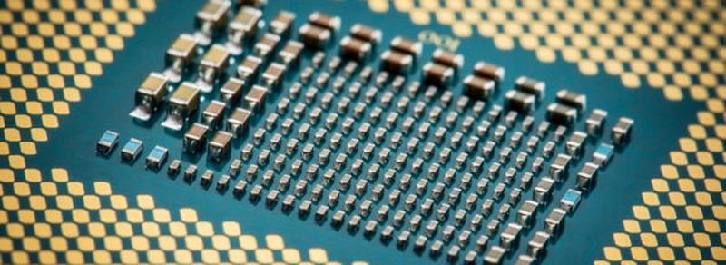 Mit der Core X Reihe präsentiert Intel seine neue Generation an Highend-Desktop-Prozessoren (HEDT). Der i9-7980XE stellt dabei mit 18 Prozessorkernen und 36 Threads das neue Spitzenmodell dar.