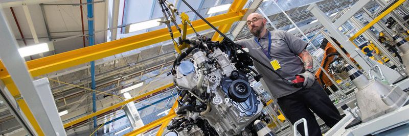 Auch in der Automobilindustrie wird auf Arbeitsplatzkrane gesetzt.