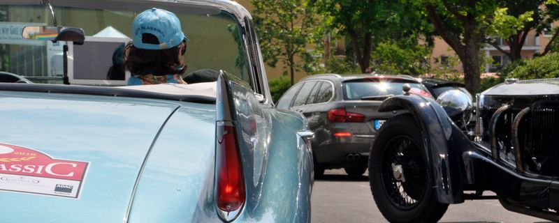 Seit dem 2. Juni ist die „Sachs Franken Classic“ in voller Fahrt. Noch bis zum 4. Juni sind die automobilen Klassiker in Franken unterwegs.