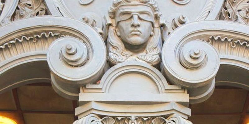 Estland hat 2015 mit einem „E-Residency-Programm“ begonnen, das auf Blockchain basiert, und damit eine Vorreiterrolle eingenommen
