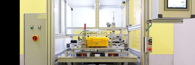 In der am Steinbeis ALP in Chemnitz entwickelten und gebauten Maschine werden Kunststoffkoffer montiert