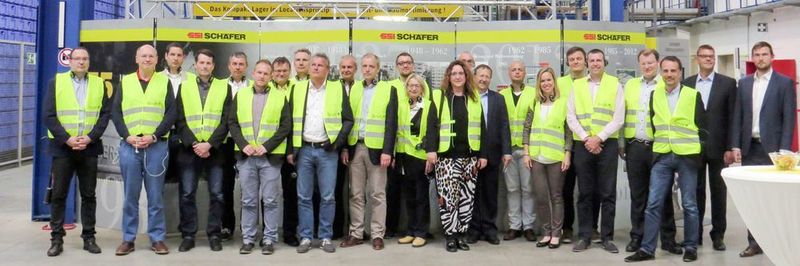 Mit dem Bundesverband E-Commerce und Versandhandel Deutschland e. V. (BEVH) begrüßte SSI Schäfer die 1000. Besuchergruppe im Technologiezentrum Giebelstadt.