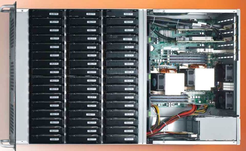 Einblick in den Top-Loader BigFoot XXLarge mit 576 TByte Kapazität in 4 Höheneinheiten.