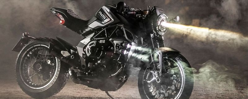 Als Premierenmodell der RVS-Baureihe – die Abkürzung steht für Reparto Veicoli Speciali, also Spezialfahrzeug-Abteilung – wird es die #1 auf Basis der extravaganten Dragster-Baureihe geben.