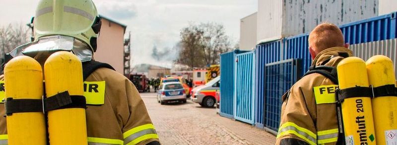 Der Stoffaustritt wurde von der Werkfeuerwehr niedergeschlagen. (Symbolbild)