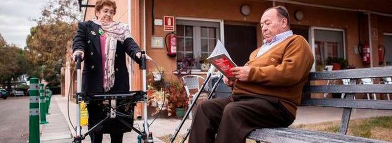 FriWalk, der Friendly Robot Walker, analysiert Gangmuster und bringt ältere Menschen über soziale Kontakte in Bewegung – sozusagen Rollator und Personal Trainer in einem.