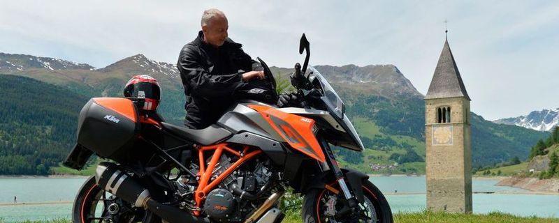 Die großzügig ausgestattete GT hängt mit ihrem potenten Motor, dem fantastischen Fahrverhalten und dem breiten Einsatzbereich die Latte für das Sporttouring-Segment um einiges höher.