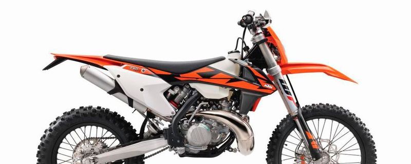 KTM präsentiert die weltweit ersten serienmäßig produzierten 2-Takt-Offroad-Motorräder mit Kraftstoffeinspritzung: die 250 und 300 EXC TPI.