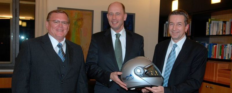 Der ehemalige IVM-Präsident Bert Poensgen und Hauptgeschäftsführer Reiner Brendicke waren 2008 zu Gast bei Wolfgang Tiefensee, dem damaligen Bundesminister für Verkehr, Bau und Stadtentwicklung.
