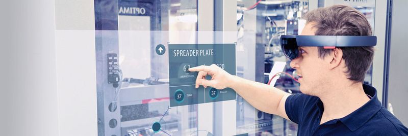 Vrtuelle Realität statt Bedienfeld - was heute noch wie Science-Fiction wirkt, soll morgen Einzug in der Produktion halten: Optima bringt zur Interpack mit Lösungen wie der
Inova VFVM 18000 (kleines Bild) nicht nur den Baukasten für die Pharmabranche, sondern auch flexible
Bedienkonzepte.