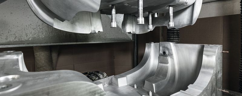 Pestel Pur manufactures huge moulds: Claddings for harvesting machines, roof structures for buses and panels for sunbeds are among their usual work.