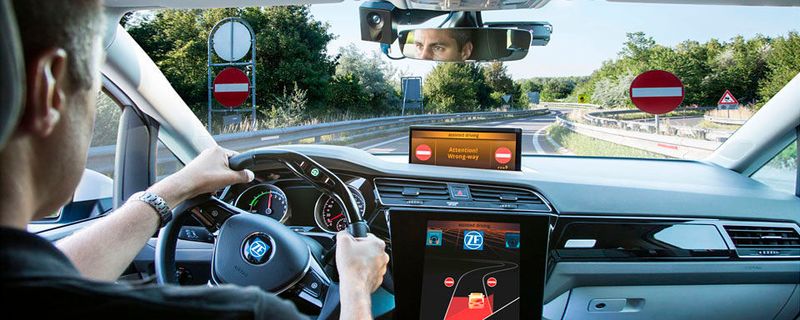 ZF Friedrichshafen stellte beim Fahrerlebnis-Tag unter anderem ein System vor, das drohende Geisterfahrten erkennt und sie verhindert.