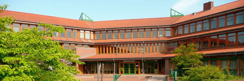 Die Kreisverwaltung des Landkreises Oldenburg hat seit dem 1. Juli 1988 ihren Sitz in der Stadt Wildeshausen