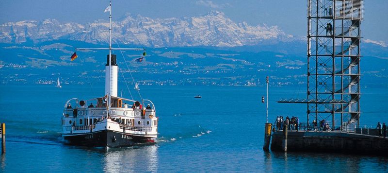 Die Hafeneinfahrt von Friedrichshafen am Bodensee, wo Bytec beheimatet ist.