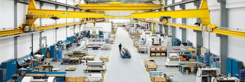 Um stets den Überblick über die Daten zu behalten beauftragt der Mschinenhersteller Bühler AG Experten zur Datenanalyse. Die Datenwissenschaftler der Firma IMSD GmbH unterstützen den Mschinenhersteler seit 2012 bei der Optimierung der Ersatzteillagerbestände.