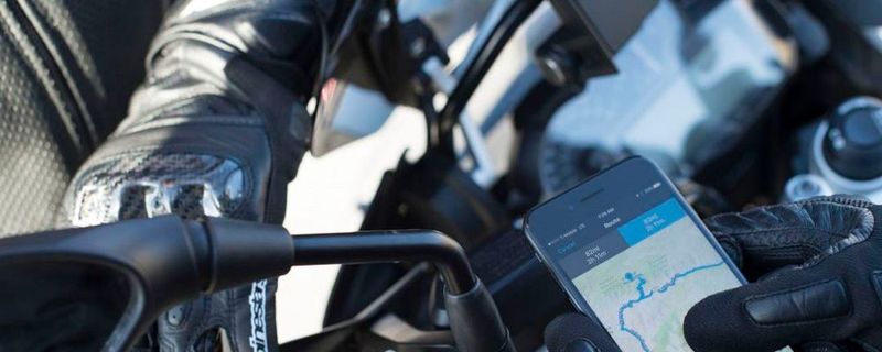 Eine Route lässt sich vom Handy ins Display schicken.