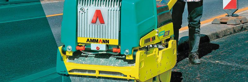 Handgeführte Walze: Für die leichte Verdichtung bietet Ammann ein Spektrum von Stampfern, Rüttelplatten, handgeführten Walzen, Anbauverdichtern und Grabenwalzen an.
