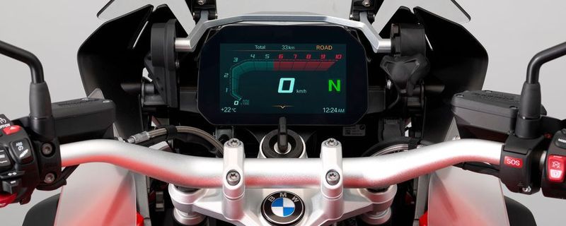 BMW Motorrad verzeichnete den besten Juni aller Zeiten. Auf den BMW Days in Garmisch wurde das neue Connectivity-System vorgestellt, das ab August für die GS zu haben sein wird.