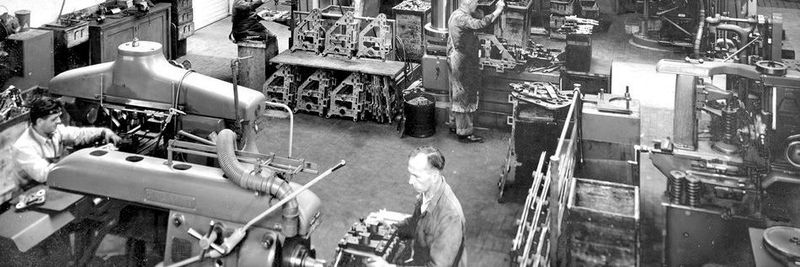 Um 1950: Produktionsabteilung von Stäubli in Horgen, Schweiz.