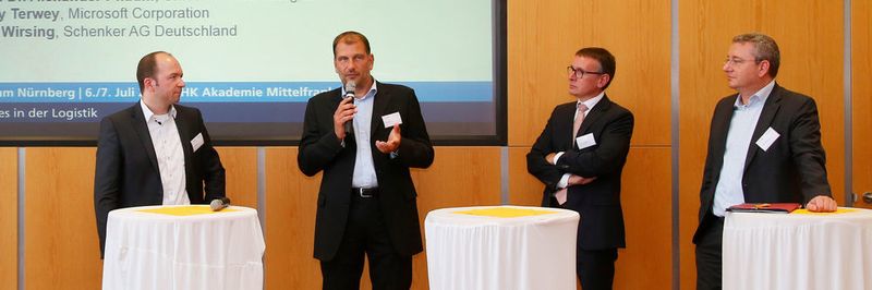 Die Teilnehmer der Podiumsdiskussion (v.l.): Erik Wirsing, Larry Terwey, Prof. Dr. Alexander Pflaum und Alexander Ochs. Man ist sich einig, dass die Branche noch viel tun muss, um die digitale Revolution zu meistern.