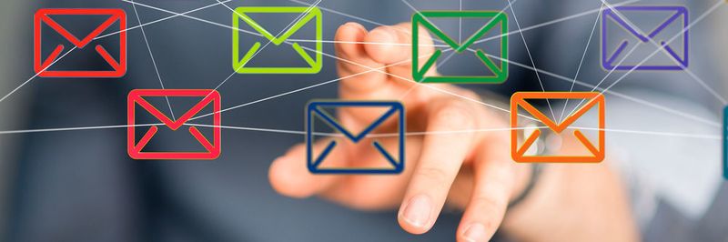 Der Einsatz von Social Collaboration in der Verwaltung soll das eMail-Aufkommen reduzieren und durch einen Informationsaustausch über interne Blog-Systeme die Kommunikation zwischen Mitarbeitern erleichtern
