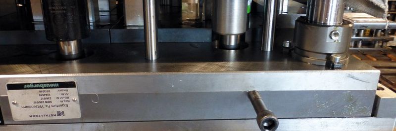 Here, the plates with the typical Meusburger alignment can be seen. With this, toolmakers do not need to serach for a zero point every time when they start milling.