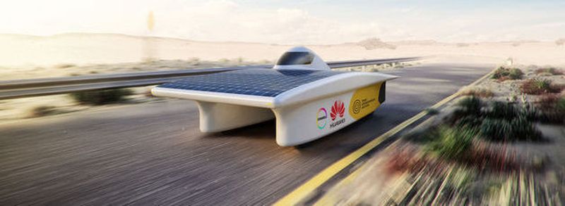 Der Sonnenwaagen aus Aachen ist nun startbereit für das härteste Solarrennen der Welt. Bundesumweltministerin Dr. Barbara Hendricks verabschiedete den Solarflitzer und das Team, das erstmals als Vertreter aus Deutschland an der World Solar Challenge 2017 teilnehmen wird.
