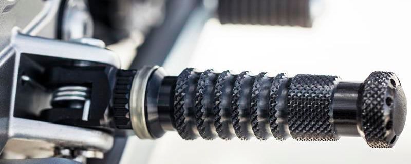 Gilles Tooling ruft zwei für Yamaha-Motorräder gefertigte Fahrerfußrasten zurück.