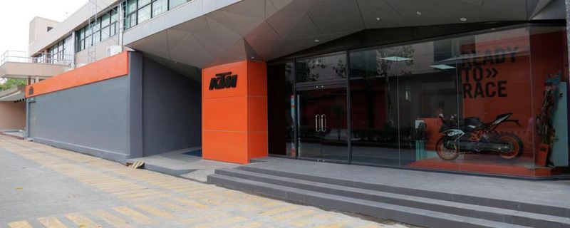 Der Bau des neuen Werkes trägt KTMs stetiger internationaler Expansion und steigender Beliebtheit Rechnung und verfolgt das Ziel, die Nachfrage auf verschiedenen Weltmärkten mit Jahr für Jahr steigenden Verkaufszahlen zu stillen.