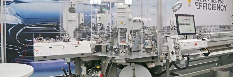 Komax Wire ist Pionier und Marktführer im Bereich der automatisierten Kabelverarbeitung für präzise Kontaktverbindungen. Die Automobilindustrie ist dafür ein wichtiger Einsatzbereich.