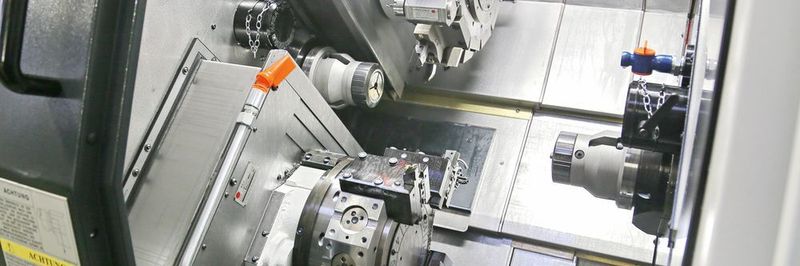 Die Biglia B436Y2: doppelspindliges CNC-Drehzentrum mit zwei Revolvern für eine optimale Produktivität bei der Stangenbearbeitung komplexer Teile.