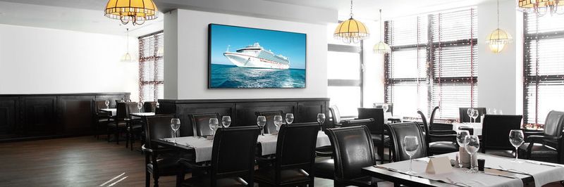 Mit extrem schmalen Rahmen und Displayport-Ein und -Ausgang ist das 55-Zoll-Full-HD-Display TH-55LFV8 auch die Basis für eine 4K-Videowall.
