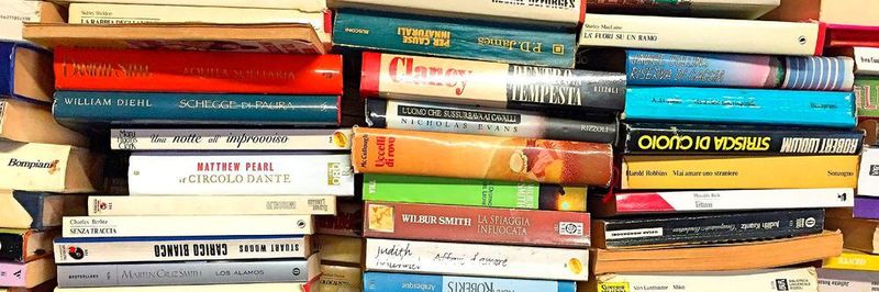 Der Stapelspeicher (Stack), das unbekannte Wesen: Auf dem Stack werden lokale Variablen einer Funktion allokiert. Allerdings sind ein Überlauf beziehungsweise ein Überschreiben der Inhalte des Stapelspeichers sehr leicht möglich, erfordern also die besondere Aufmerksamkeit des Entwicklers.