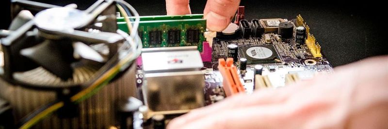 Crowd Service: Unternehmen können innerhalb der Unternehmensgruppe, bei Tochtergesellschaften, Partnern oder Freiberuflern durch On-Demand-Verteilung schnell zusätzliche Technikerunterstützung finden.