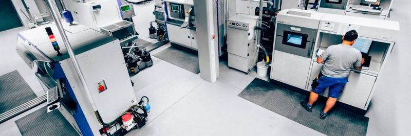 Die Tage der klassischen Werkzeugmaschine sind nicht gezählt. Neben der klassischen Werkzeugmaschine zeigt die EMO Hannover auch alternative Fertigungsverfahren.