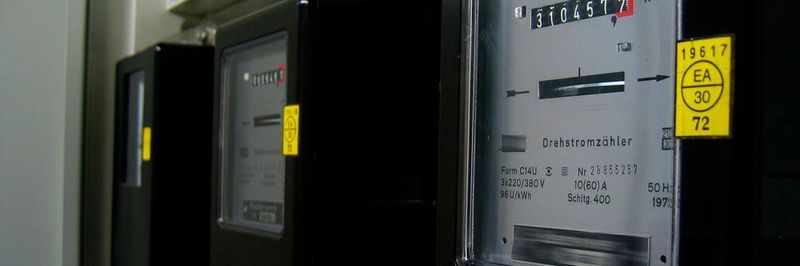 Stromzähler der alten Gerneration: Bei der Entwicklung einer modernen Smart-Metering-Software kam das Prodgrammierwerkzeug mbeddr zum Einsatz.
