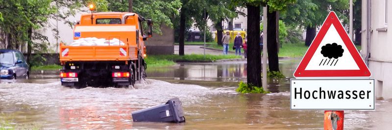 Gegen Risiken wie Hochwasser oder Feuer sichern sich inzwischen fast alle Unternehmen ab, aber auch bei IT-Risiken kann es Sinn machen, auf eine Versicherung zu setzen.