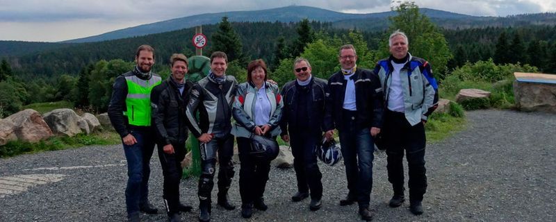 Gruppe vier um Tourguide (li.) Philipp Dotzler (v.li): Klaus Strietzel, Dominik Hippich, Petra Stadler, Frank Seiler, Uwe Maciejonczyk und Thomas Geyer.