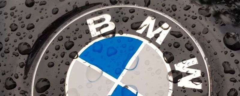 Weichenstellungen im Verband der BMW-Motorradhändler im verregneten Juli.