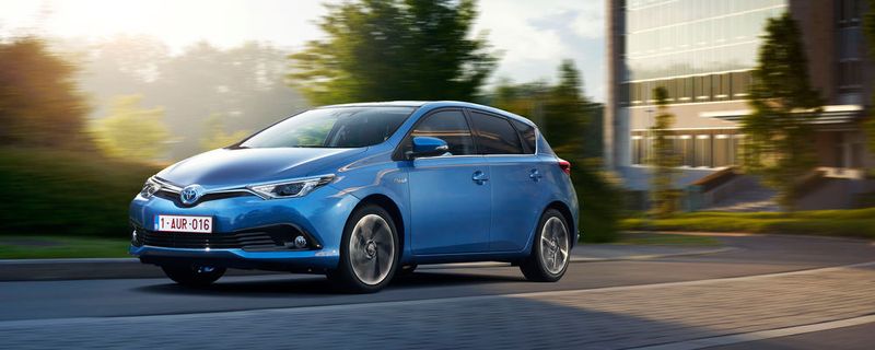 Der Toyota Auris – oder Corolla, wie das Fahrzeug auf vielen außereuropäischen Märkten noch heißt – führt nach wie vor die Verkaufsstatistiken an.