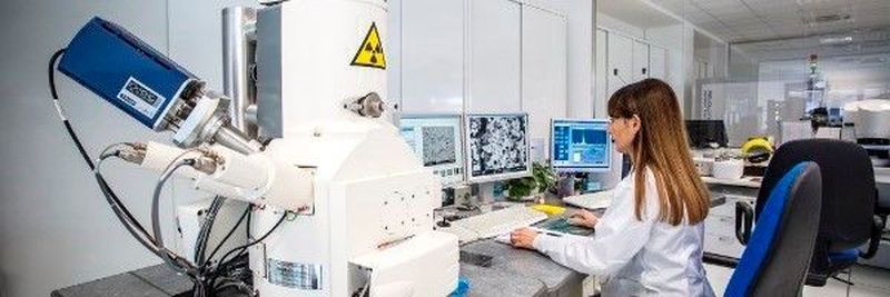 Blick ins Labor des Leiterplattenherstellers PREVENTPCB. Der Leiterplattenhersteller ermöglicht seinen Kunden hier die Prüfung und Qualifizierung der bereits bestückten Baugruppen.