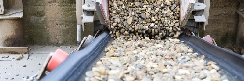 Kies und Sand werden seit über 100 Jahren in Iffezheim gefördert und veredelt. Dank SPS und Co steigt jetzt auch die Produktivität.
