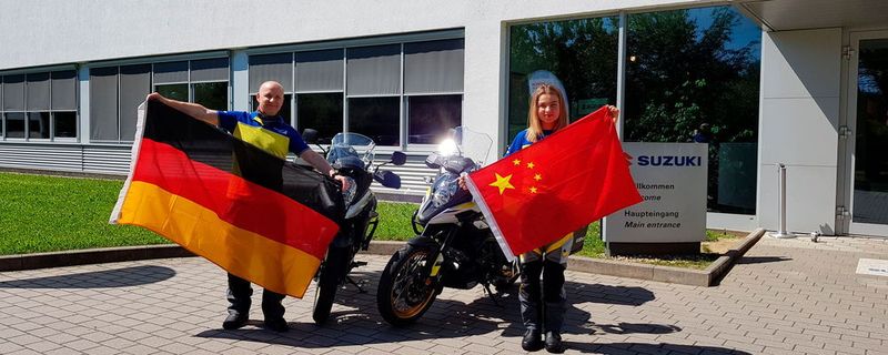 Jessica Eichel begleitet ihren Vater Frank Eichel auf dem Weg zu seinem neuen Arbeitsplatz in China: Standesgemäß auf dem Motorrad.