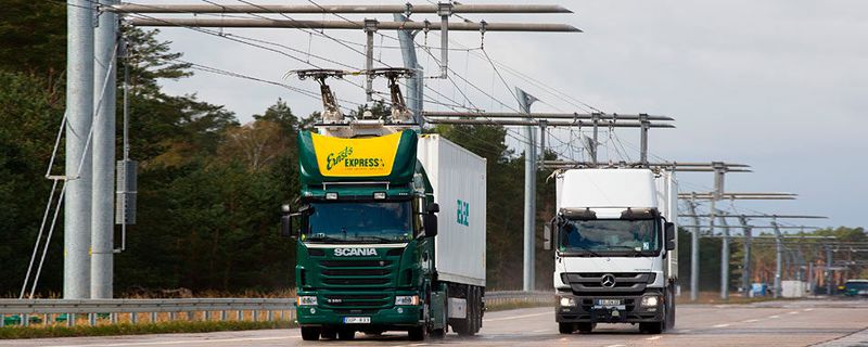 Ab Ende des Jahres 2018 sollen auf einem Abschnitt der Autobahn A5 testweise Hybrid-Lkw rollen – versorgt von einer Oberleitung.