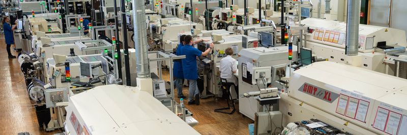 Die „Fabrik der Zukunft“ ist kein menschenleerer Neubau mit futuristischen Maschinen und Anlagen. Vielmehr wird sie in den Produktionshallen von heute in die Praxis umgesetzt.