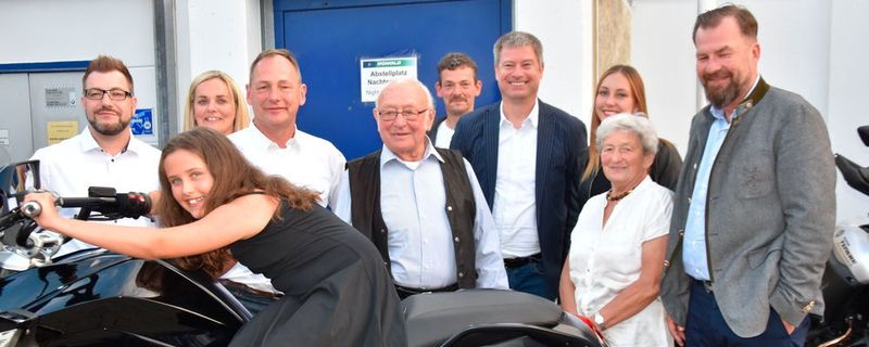 Das BMW-Team gratuliert der Familie Witzel zum 50. Geburtstag.