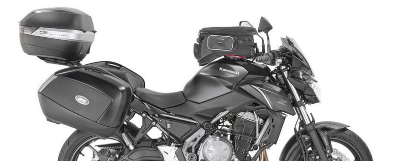 Für die Kawasaki Z 650 präsentiert Givi einen Topcase-Träger, ein Windschild, einen Seitenkoffer-Träger und einen Abstandshalter für Easylock-Satteltaschen.