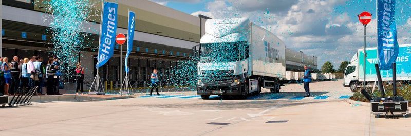 Das neue Logistikzentrum von Hermes ist größer als 34 Fußballfelder und hat eine maximale Verarbeitungskapazität von 1,5 Mio. Paketen pro Tag.
