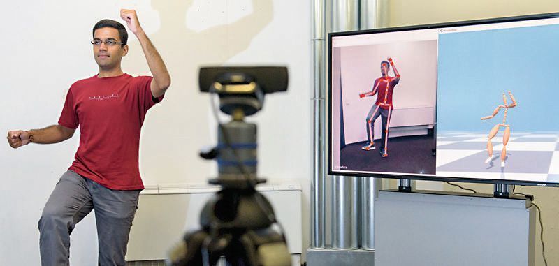 Srinath Sridhar führt vor, wie V-Nect funktioniert: Das System ermittelt aus Aufnahmen einer preiswerten Webcam in Echtzeit ein dreidimensionales Modell der Körperhaltung des Doktoranden am Max-Planck-Institut für Informatik.