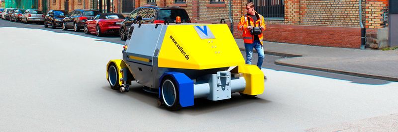 Der neue Zweiwege-Robot „VLEX“ von Vollert rangiert auf Straße oder Schiene leicht bis zu 300 t.